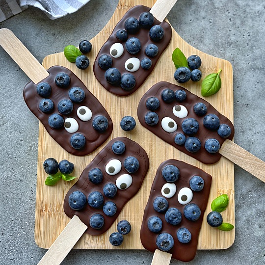 Image of Chocolate Lollies with Blueberries recipe