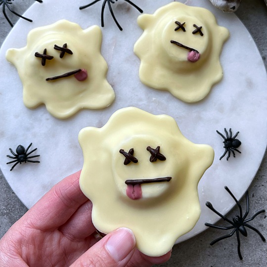 Image of Squashed White Chocolate Ghosts recipes