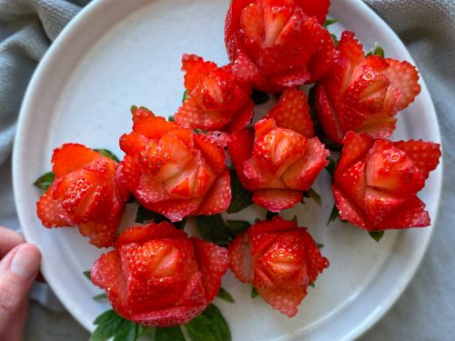 ☆Strawberry☆Rose☆•.*さん専用ページ Strawberry Roses (Beautiful Fruit Carving for Special Occasions)